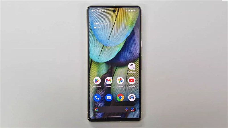 Pixel 7 sở hữu màn hình 6.3 inch được cắt giảm vài mm ở các cạnh viền.