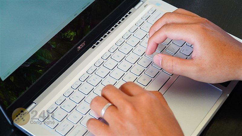 Trải nghiệm tuyệt vời từ bàn phím và touchpad